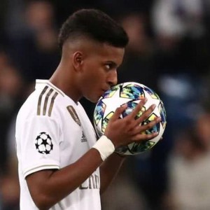  法甲妖人横空出世 19岁边锋连过四人复制经典  