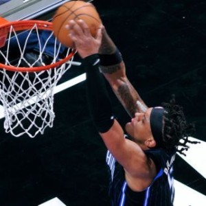  班凯罗30+10魔术爆冷击败骑士  