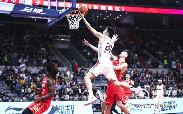  罗伊斯复出首战助攻戴帽激活进攻线  