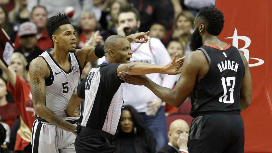  尼斯主帅赛后炮轰裁判 称争议判罚改变局势  