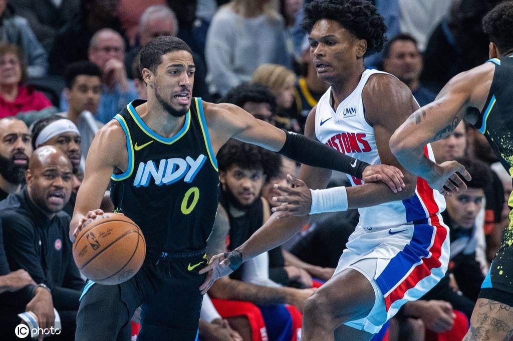  哈利伯顿25+15步行者横扫活塞