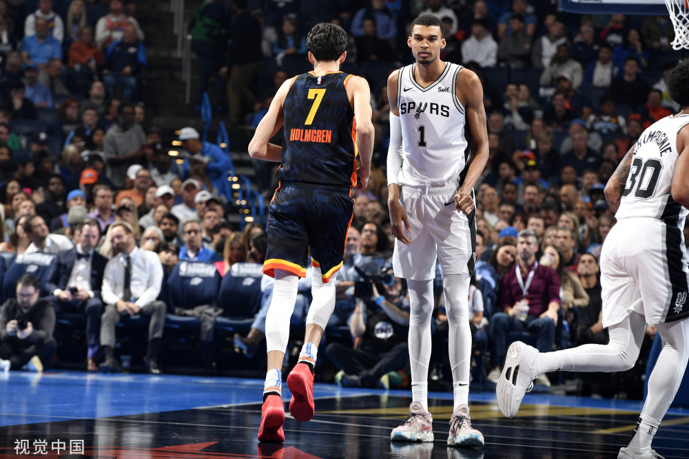  文班亚马盖帽三双震惊联盟  